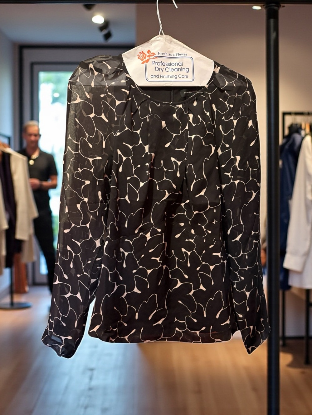 Club Monaco Black & White Abstract-Print Long-Sleeve silk Blouse nwt